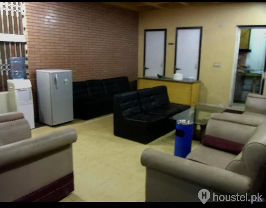 Gull hostel Girls Hostel in Johar Town, Lahore with WiFi from PKR 13,000